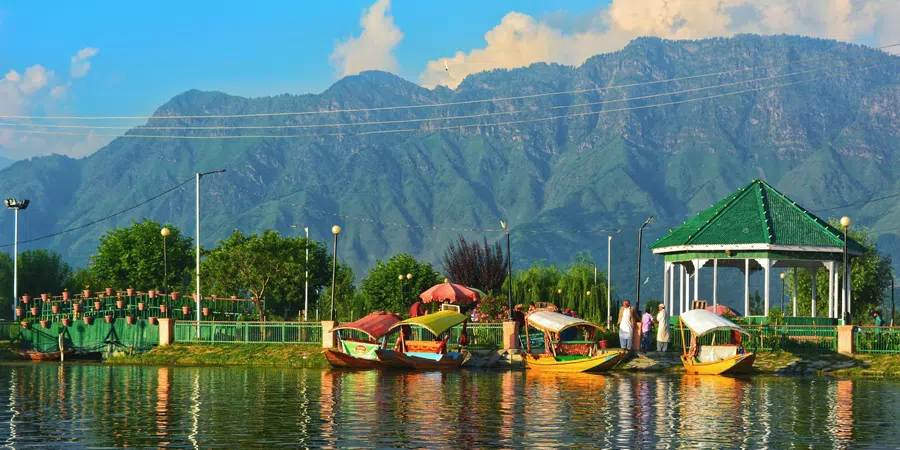 Explore Kashmir Valleys: Jammu to Srinagar Tour